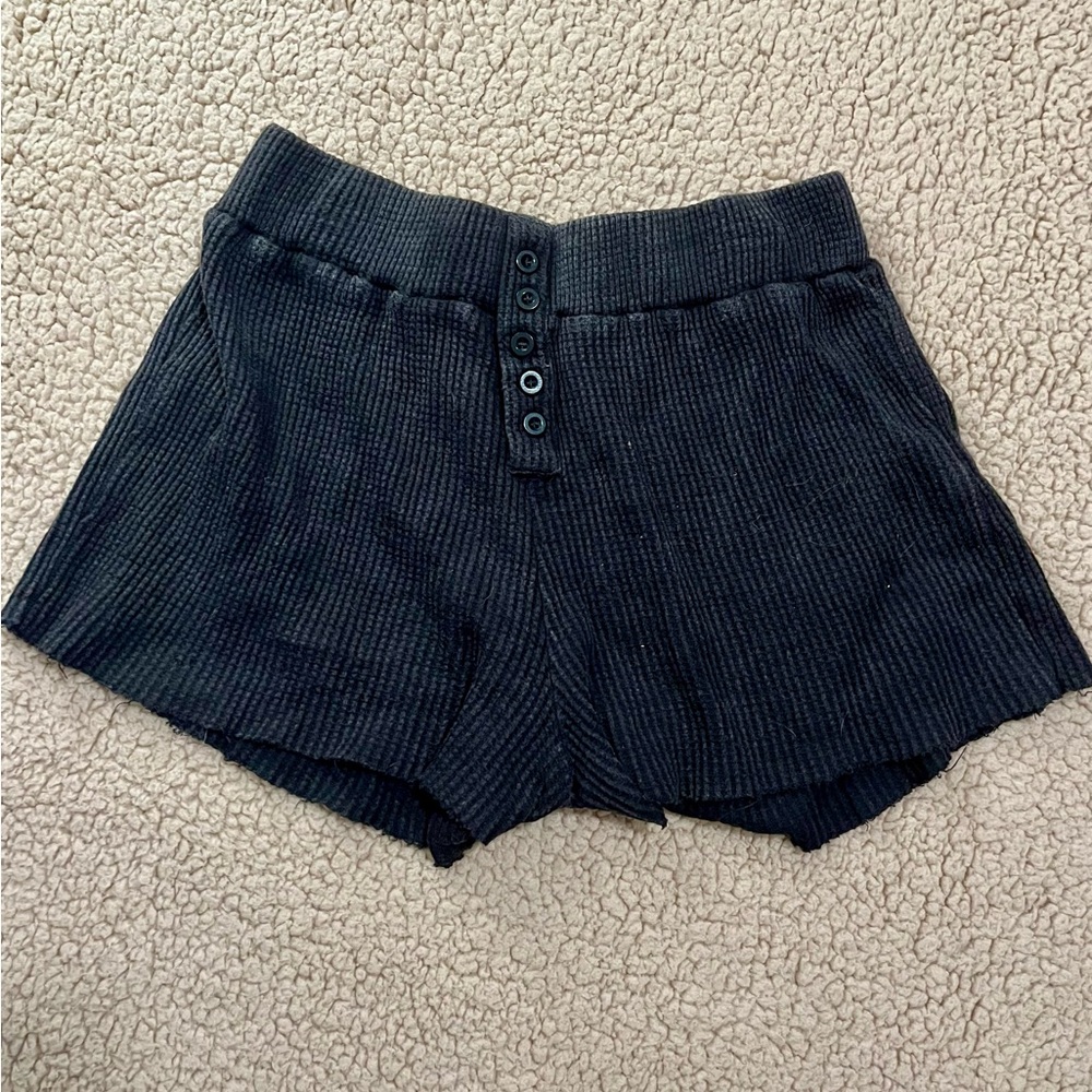 black dress/flowy shorts
barely worn
great used condition